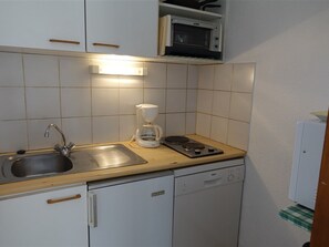 Fridge, microwave, dishwasher, coffee/tea maker - Cozy 3BR Apartment for 4-6 with Terrace, Pool Access, and Mountain Views in Arêches-Beaufort (Arêches-Beaufort)