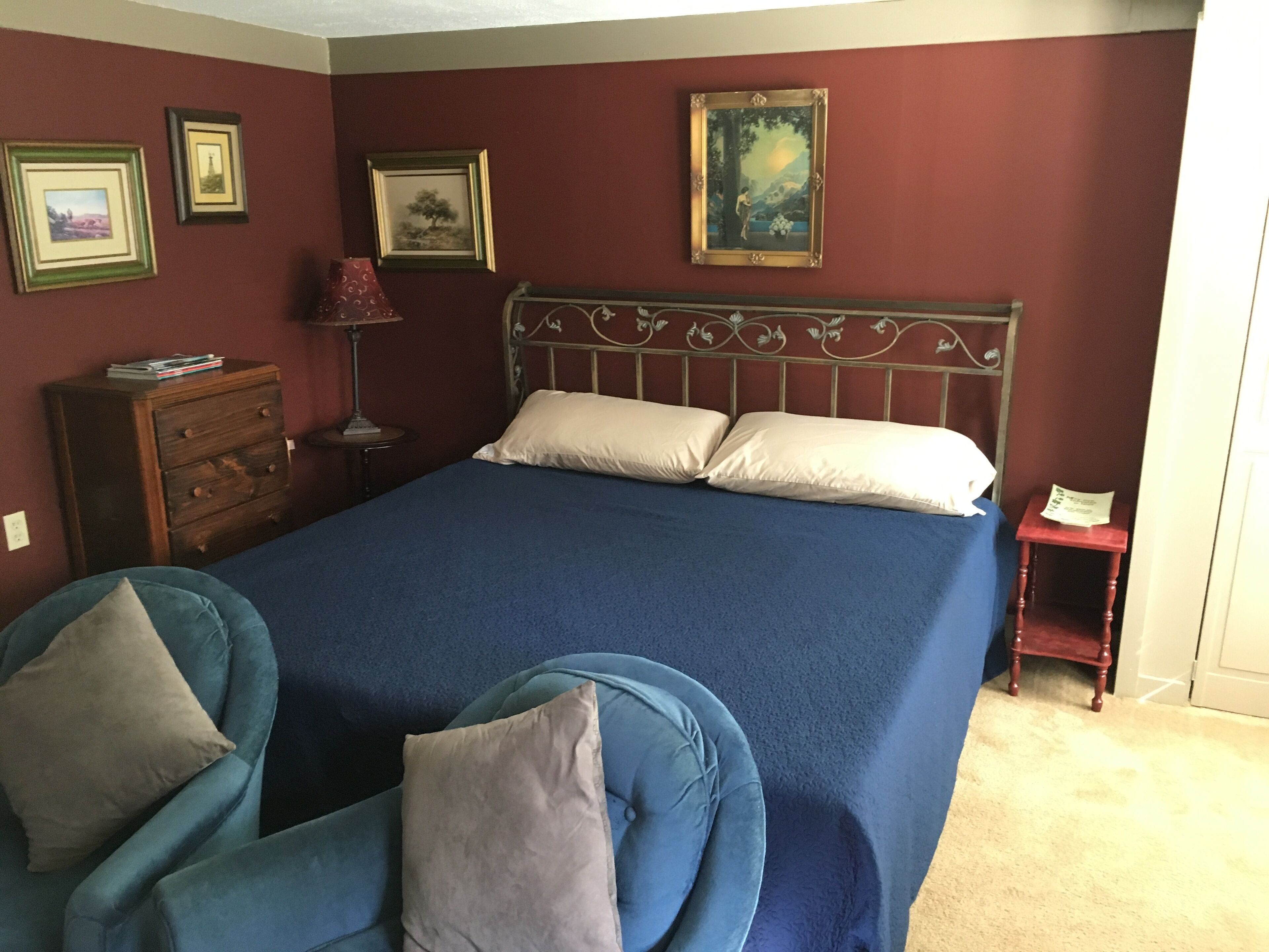 Desk, WiFi (free), bed sheets