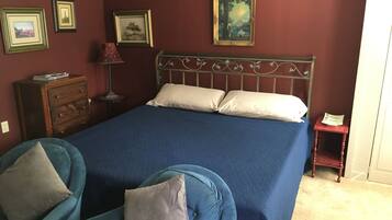 Desk, WiFi (free), bed sheets