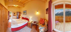 2 bedrooms, in-room safe, iron/ironing board, WiFi - Apartment Tirol 75m² with 2BR, Balcony, Pool & Mountain View - near Skislope (St. Johann in Tirol)