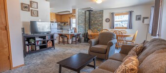 June Lake Lodge- Centrally located - short walk to JLB, The General Store, both Gull and June Lakes