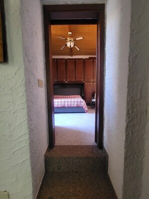 1 bedroom, bed sheets - Quiet and independent small apartment CIN. IT011019C24QB2TBIQ (Monterosso al Mare)