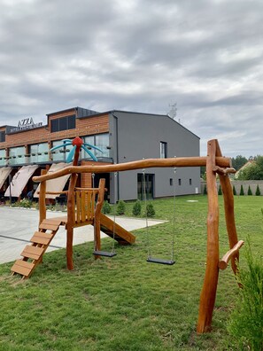 Children’s play area – outdoor