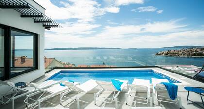 Ferienhaus für 8 Personen mit herrlichem Meerblick und Pool