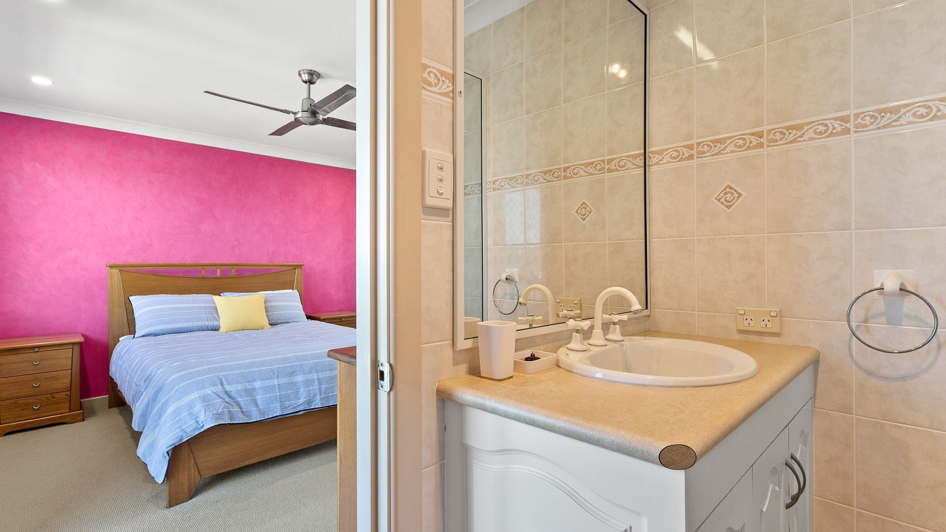 Un dormitorio con cama, mesita de noche y ventilador de techo.