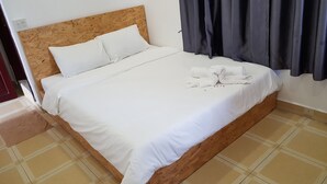 Dobbeltrom – basic, 1 queensize-seng, ikke-røyk, byutsikt (Private) | Strykejern/-brett, ekstrasenger (mot et tillegg) og wi-fi (inkludert)