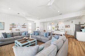 Smart-TV, Kamin, Bücher