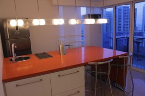 Kühlschrank, Mikrowelle, Ofen