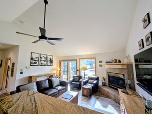 TV, fireplace