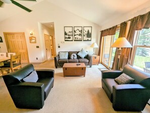 Televisie en een open haard