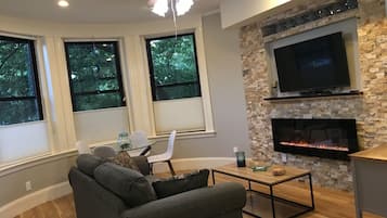 Smart TV, fireplace, computer monitors