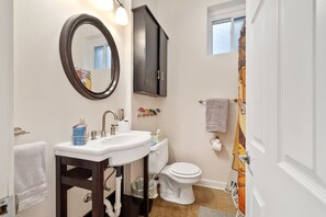 Séchoir à cheveux, serviettes fournies