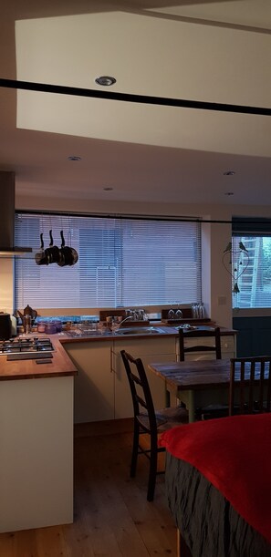 Casa de campo familiar, 1 habitación, vista al valle | Cocina privada | Refrigerador, cafetera de espresso y cafetera y tetera