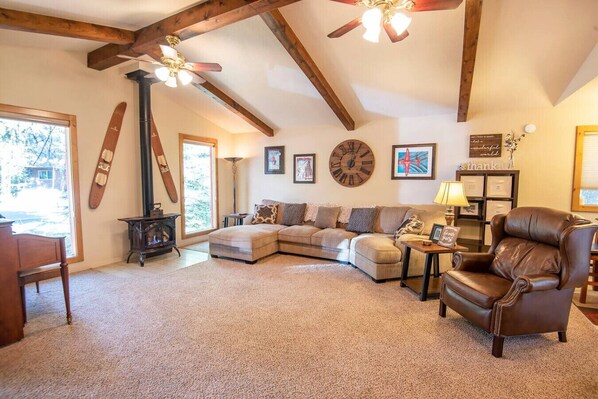 Smart TV, fireplace, DVD player