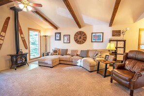 Smart TV, fireplace, DVD player