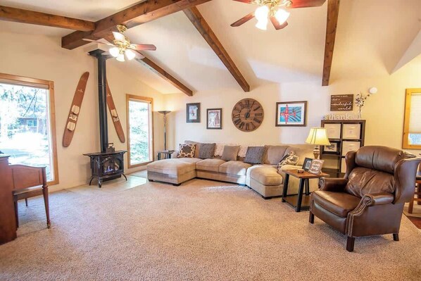 Smart TV, fireplace, DVD player