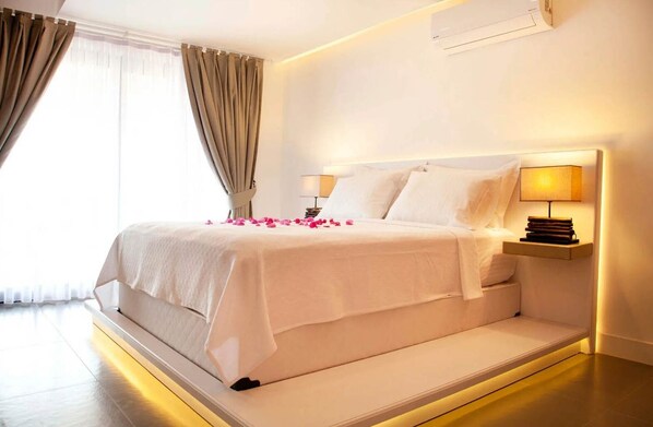 Deluxe Double Room | 1 bedroom, hypo-allergenic bedding, memory-foam beds, minibar