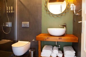 Deluxe Double Room | Bathroom