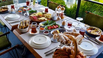 Tägliches inbegriffenes nach Wunsch zubereitetes Frühstück