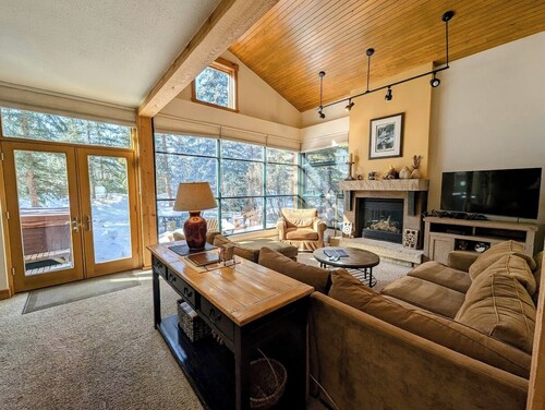 Rustic & Warm Townhome with a Private Hot Tub