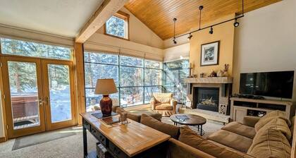 Rustic & Warm Townhome with a Private Hot Tub