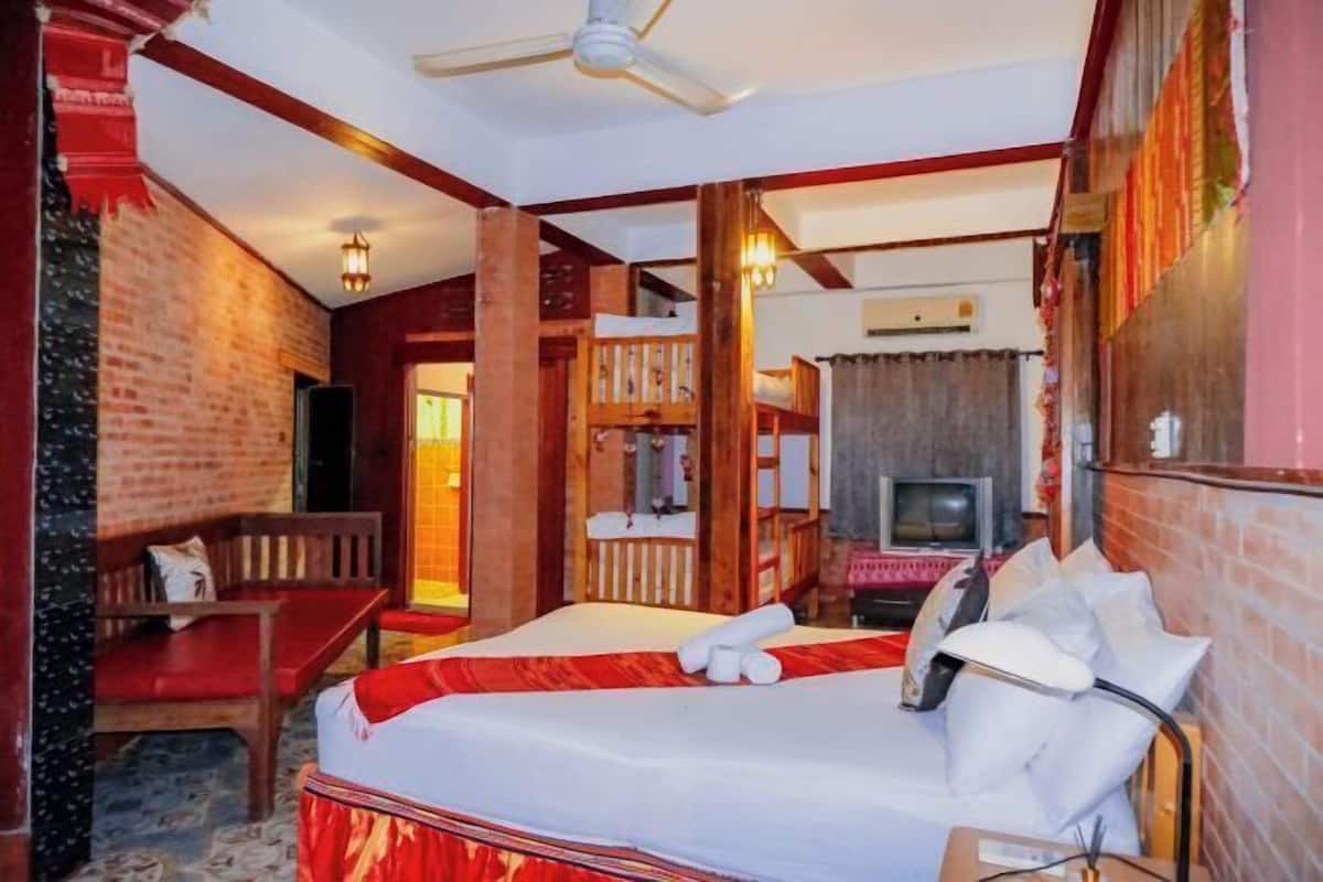 In-room safe, laptop workspace, blackout drapes, WiFi (free)