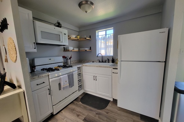 Refrigerador, microondas, horno, placa de cocina