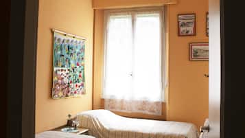 2 bedrooms, bed sheets