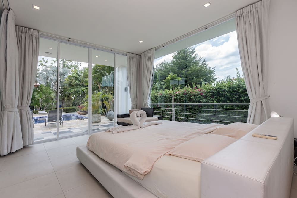 Unique Pool Villa with 5 Bedrooms and Sea View (PM-C1)