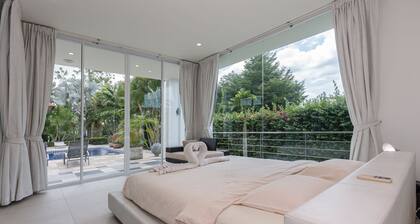 Unique Pool Villa with 5 Bedrooms and Sea View (PM-C1)