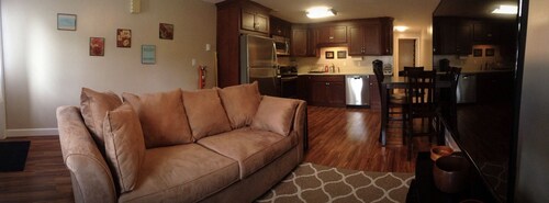 Downtown Nice Apartment with Parking