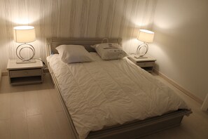 3 slaapkamers, een strijkplank/strijkijzer, beddengoed