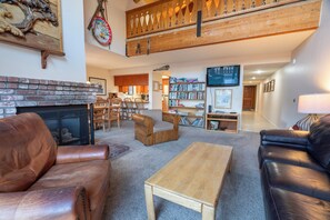 TV, fireplace - Interlaken #9 3 BR+loft, 3Bath (June Lake)