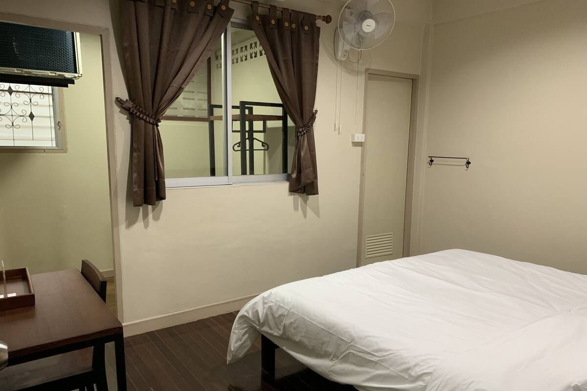 Standard King Room | Bàn, truy cập Internet không dây miễn phí 