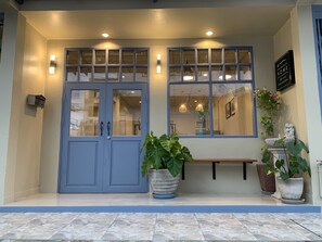 Property entrance - Achcha - MRT Itsaraphap Station (Bangkok)