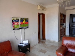 Appartement | Coin séjour | Télévision à écran plat de 42 pouces avec chaînes par satellite