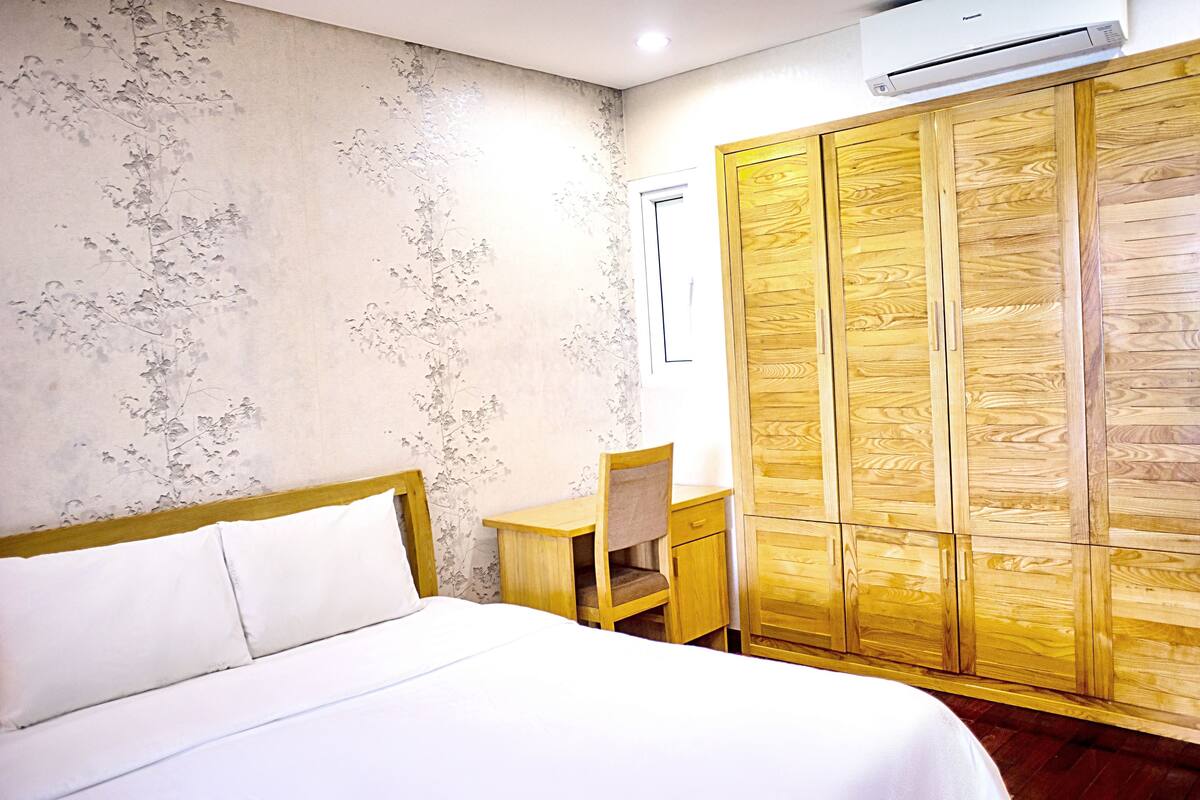 1 bedroom, Egyptian cotton sheets, premium bedding, pillowtop beds