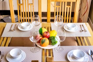 Petit déjeuner complet compris tous les jours