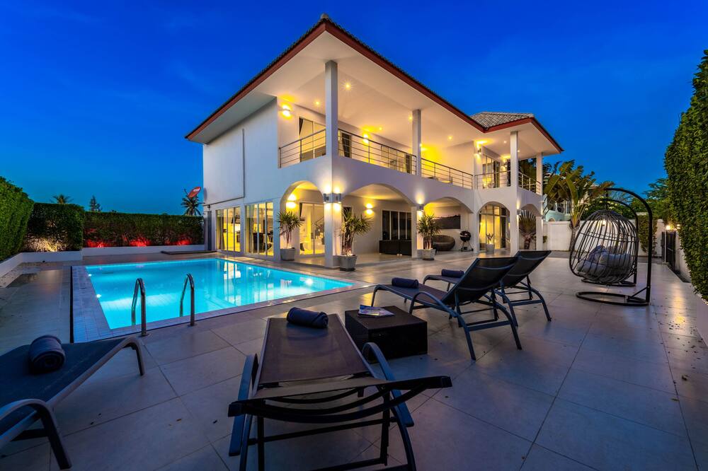 Modern 4 Bedrooms Pool Villa - VY