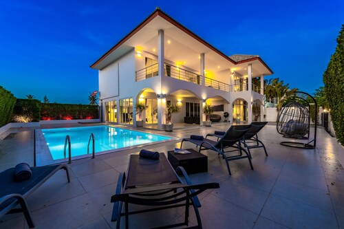 Modern 4 Bedrooms Pool Villa - VY