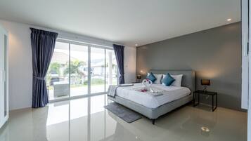 4 bedrooms, blackout curtains, free WiFi, bed sheets