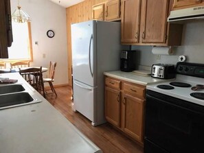 Refrigerador, microondas, horno, lavavajillas