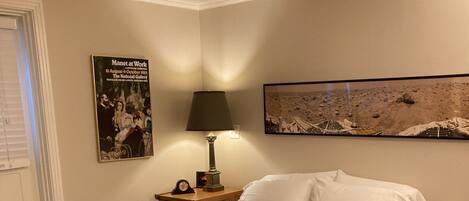 1 bedroom, desk, iron/ironing board, WiFi