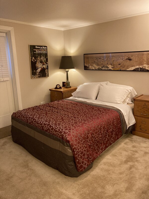 1 bedroom, desk, iron/ironing board, WiFi