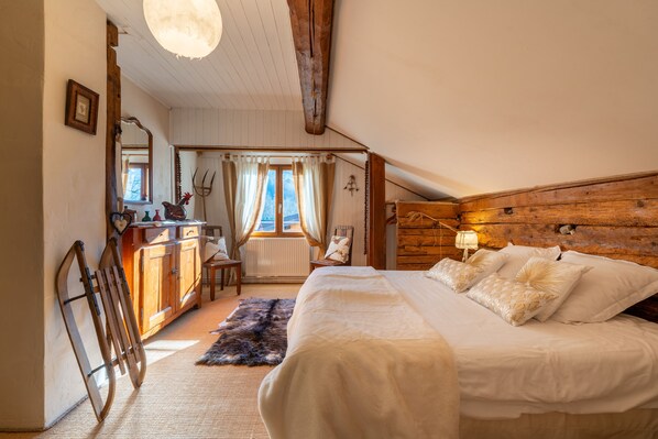 4 habitaciones, tabla de planchar con plancha y cuna de viaje 