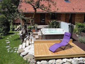 Tina de hidromasaje al aire libre