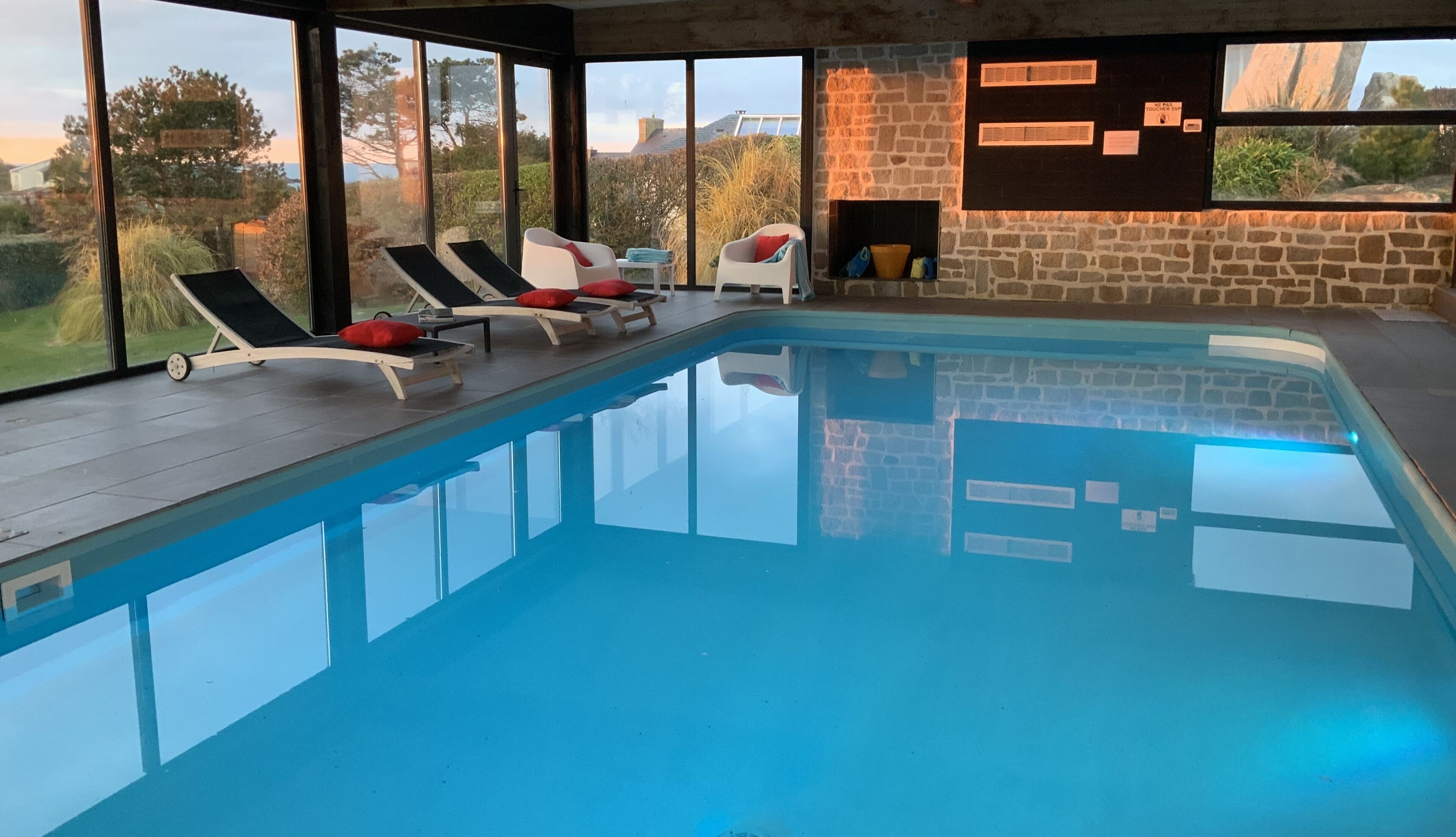 Alberca techada y alberca climatizada