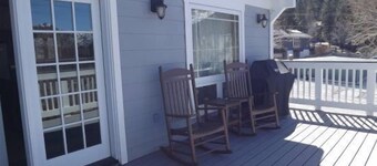 Johnson Suite-  1.5 miles from June mountain. Walk to both June and Gull Lake Marina's