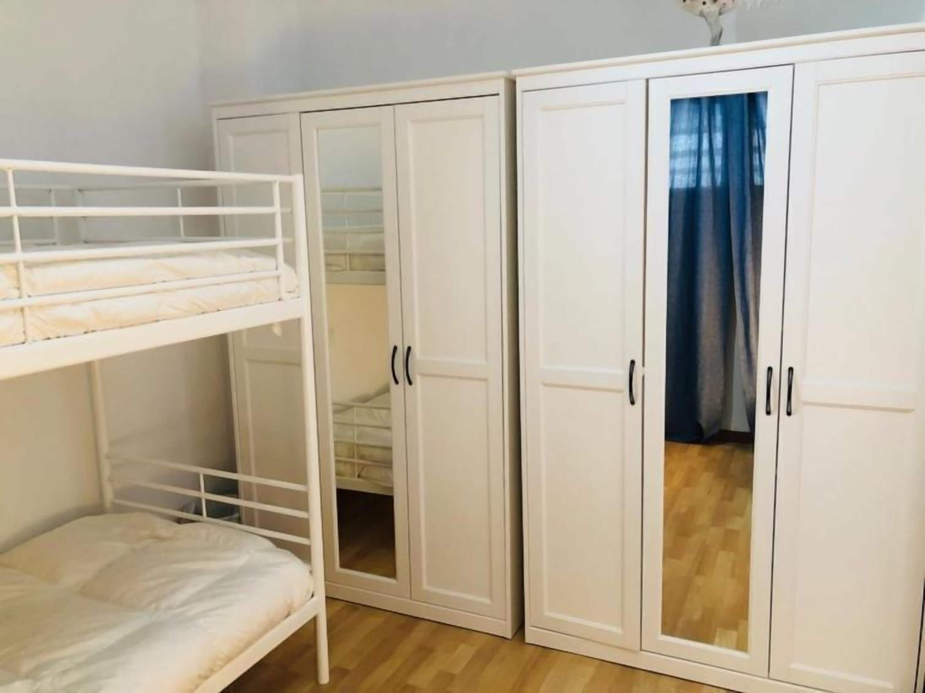 2 slaapkamers, een strijkplank/strijkijzer, wifi