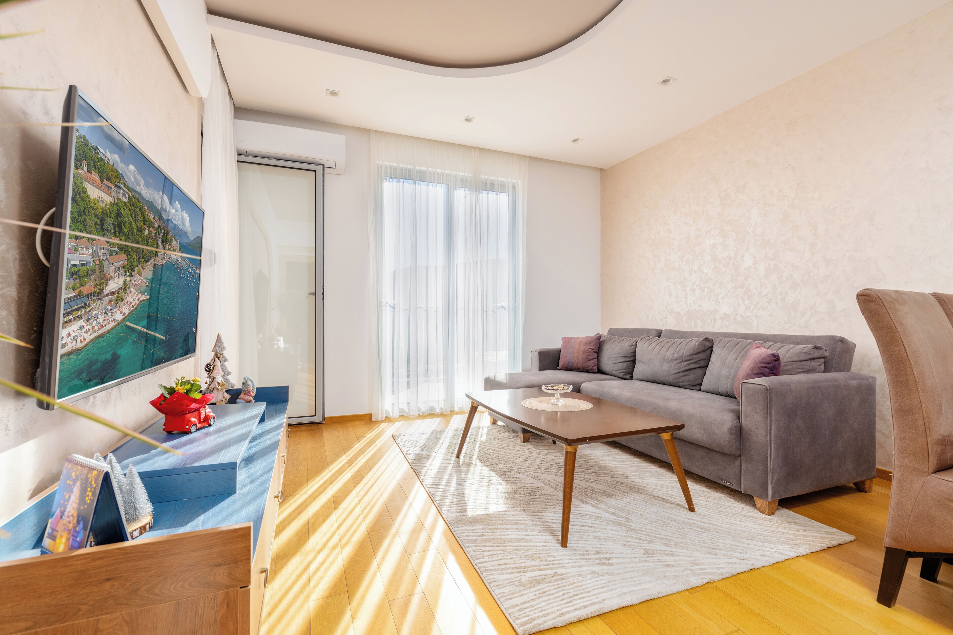 Appartement, 1 slaapkamer | Woonruimte | Een 125-cm smart-tv met kabelzenders